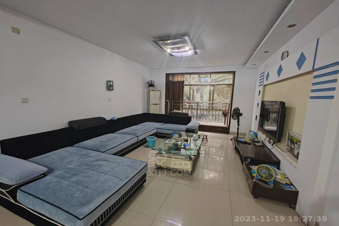 万鸿世家  3室2厅2卫    1200.0元/月室内图1