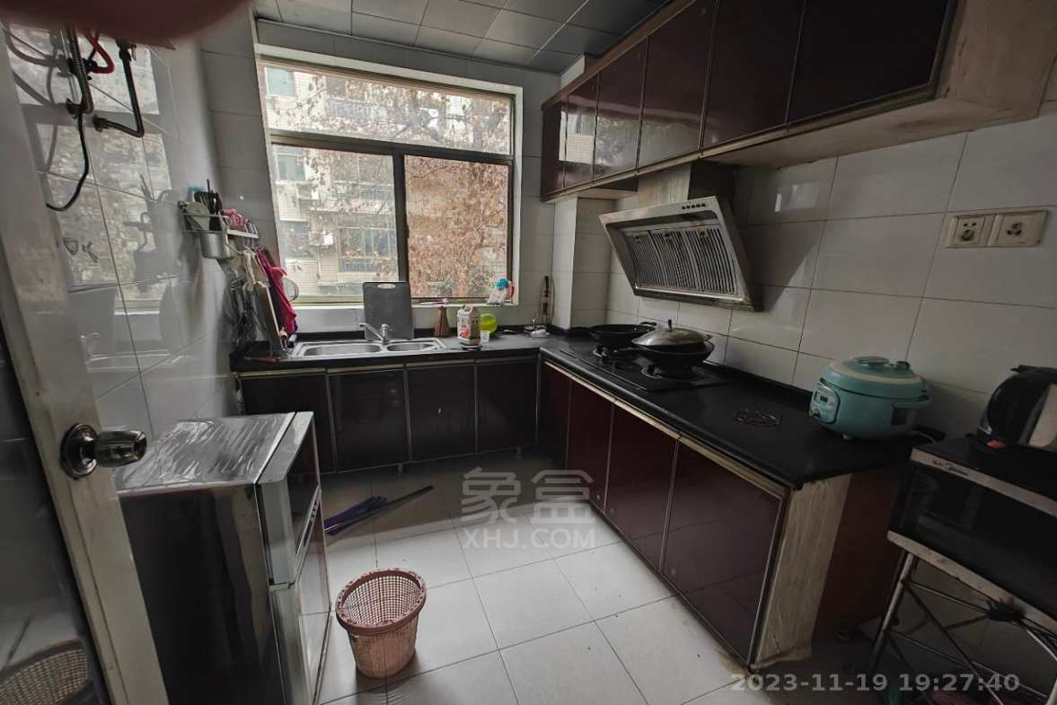 万鸿世家  3室2厅2卫    1200.0元/月室内图