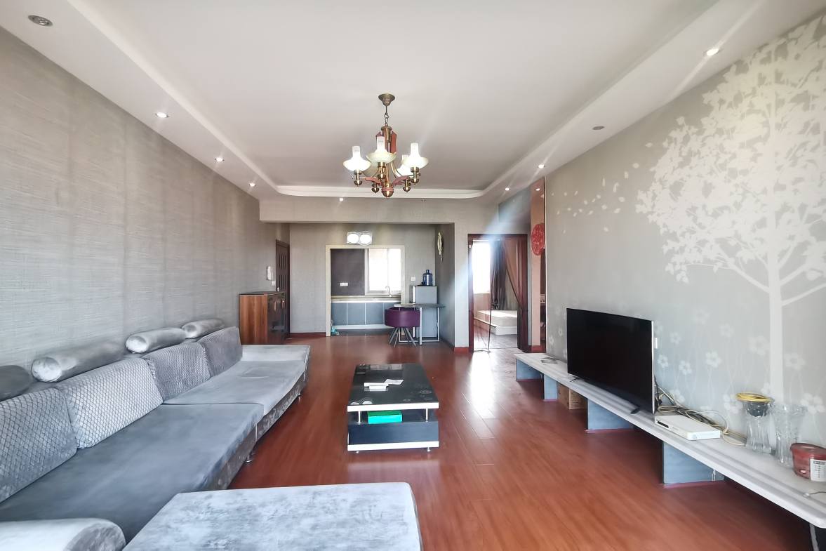 西合路（红湘段）安置房  1室1厅1卫    1300.0元/月室内图1