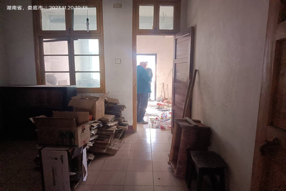 华达机械厂  4室1厅1卫    28.8万客厅