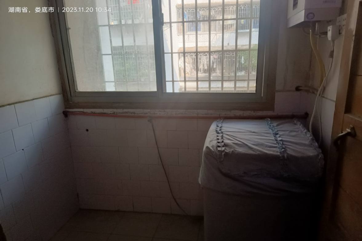 华达机械厂  4室1厅1卫    28.8万客厅