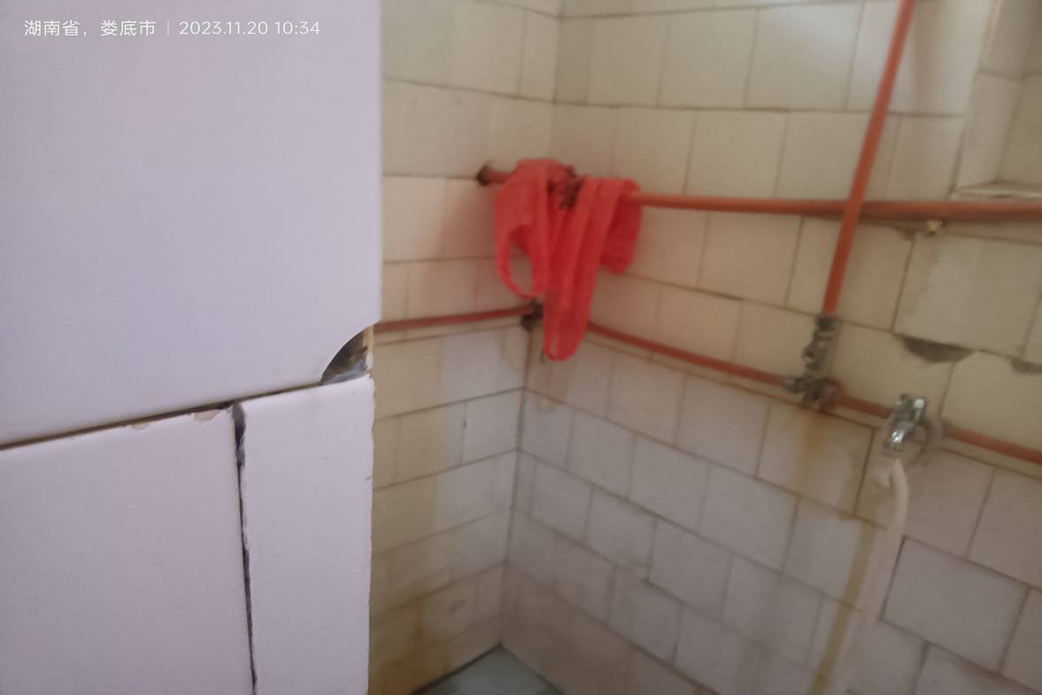 华达机械厂  4室1厅1卫    28.8万客厅