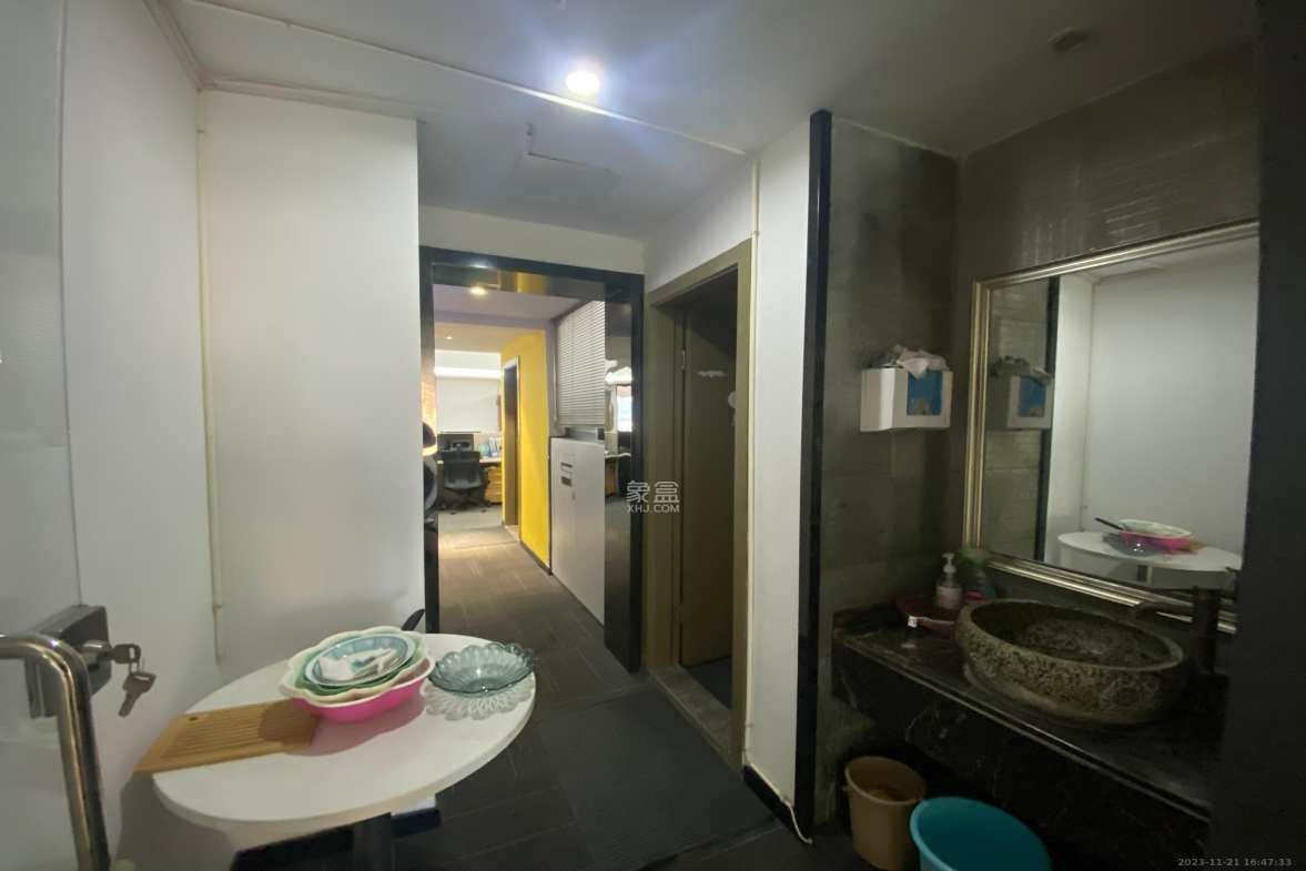 东怡外国（南湖一号)  1室1厅1卫    13500.0元/月室内图