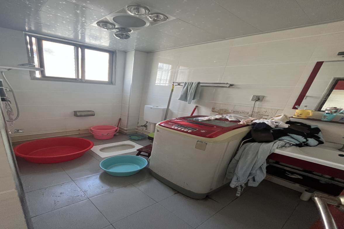 王家小区 3室2厅2卫 53.80万 王家小区 3室2厅2卫 53.80万客厅