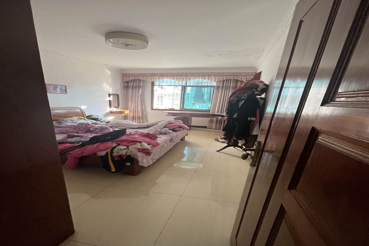 王家小区 3室2厅2卫 53.80万 王家小区 3室2厅2卫 53.80万客厅