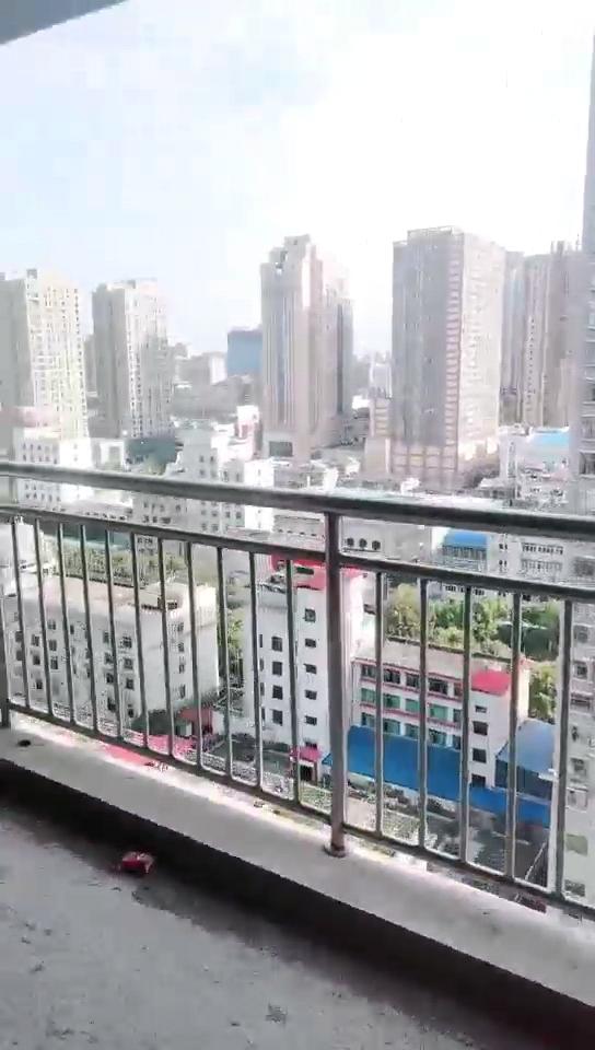 星商大厦  3室2厅2卫    56.8万客厅