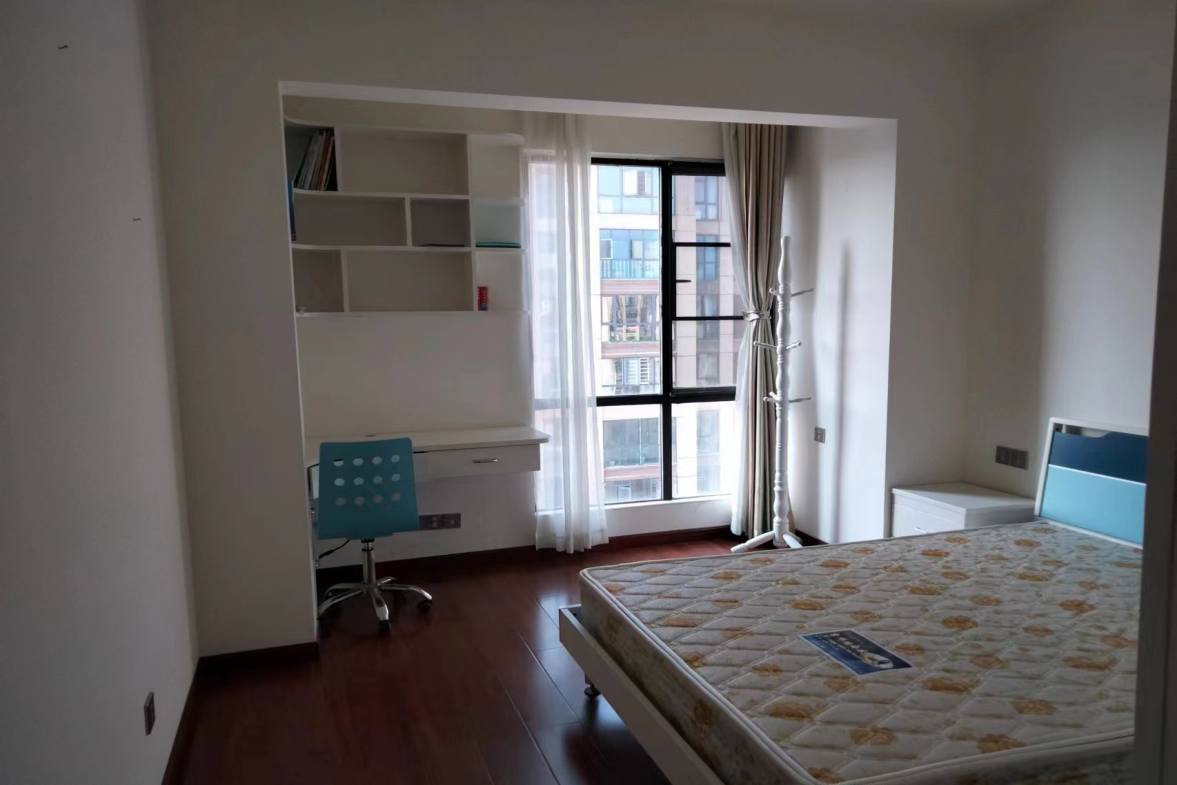 檀香山  4室2厅2卫    110.0万客厅