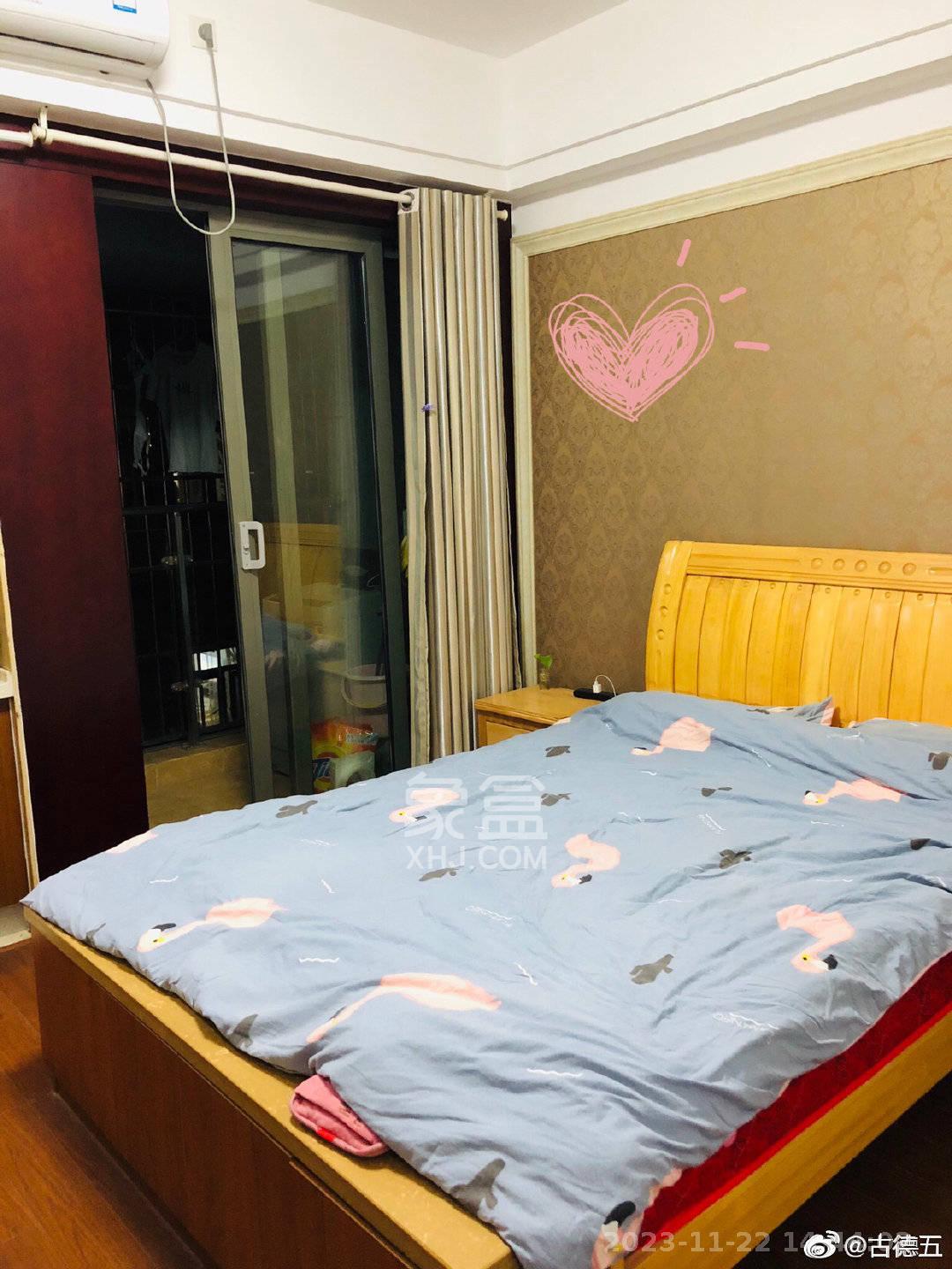 环宇天地、中海地产（中信城市广场二期）  1室1厅1卫    1300.0元/月