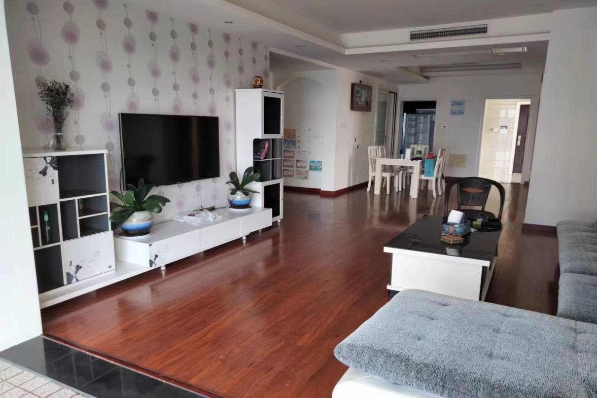 檀香山  4室2厅2卫    110.0万客厅