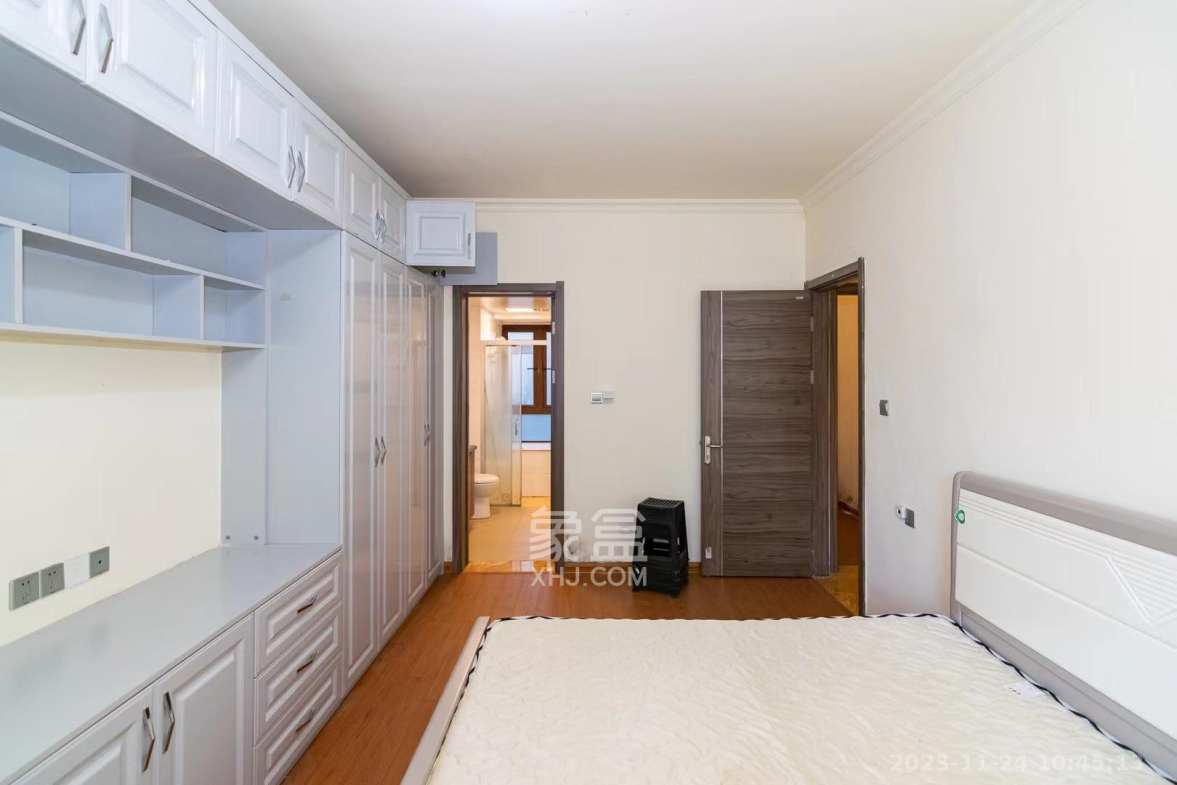 碧桂园高尔夫花园 4室2厅2卫 3000.0元/月 碧桂园高尔夫花园 4室2厅2卫 3000.0元/月室内图