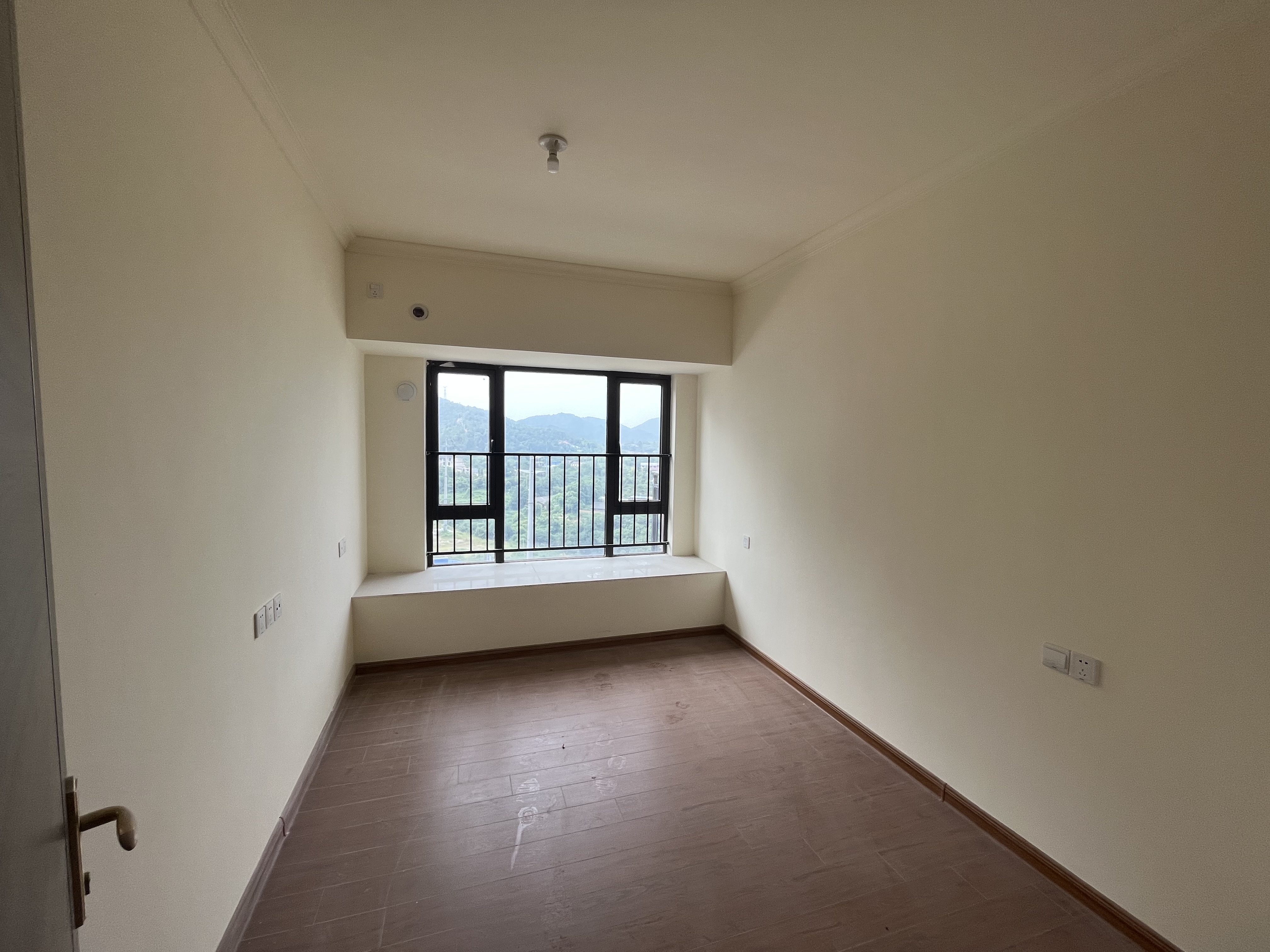 碧桂园豪园-二期  4室2厅2卫    150.0万