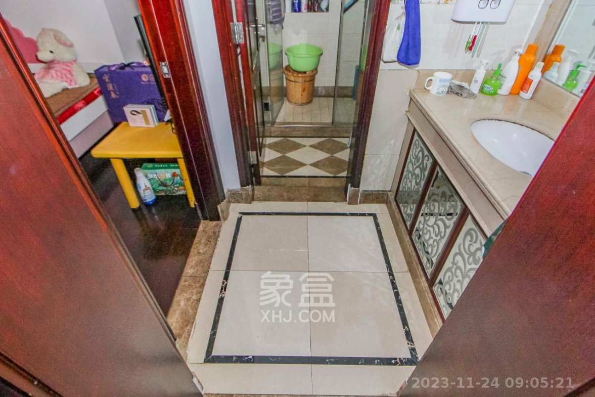 中海国际一期  3室2厅1卫    2000.0元/月室内图1