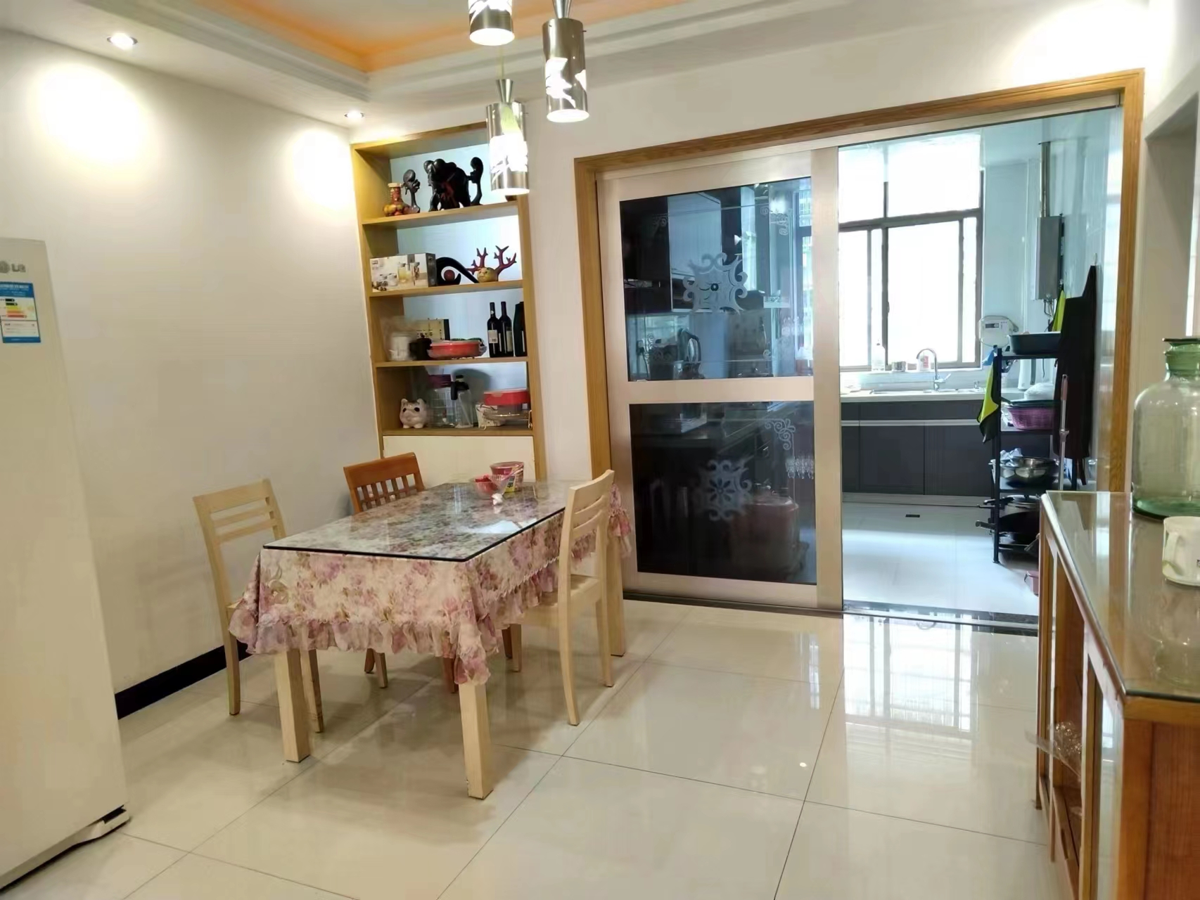 银海公寓  4室2厅2卫    88.0万