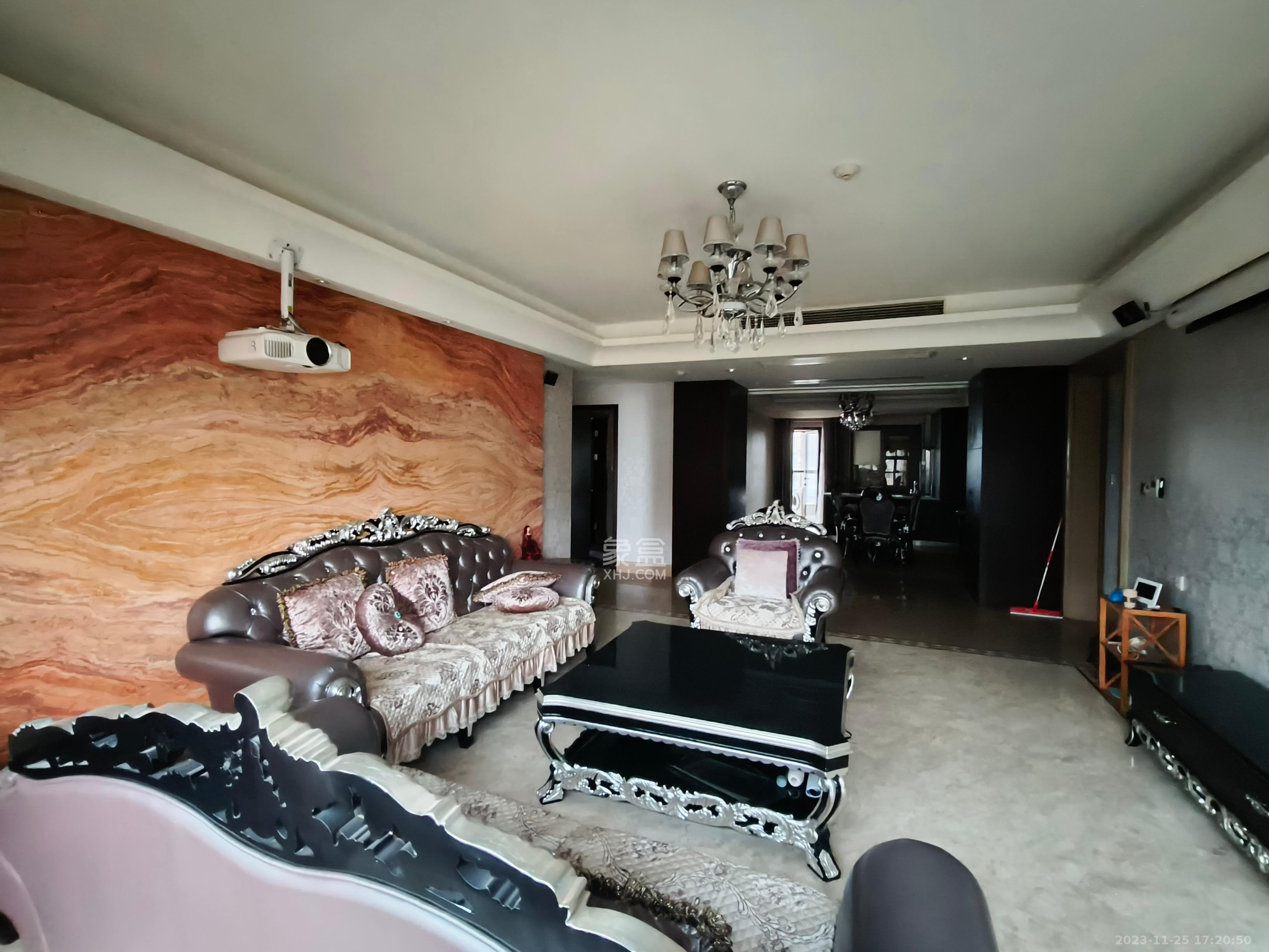 华远华中心  3室2厅1卫    15000.0元/月