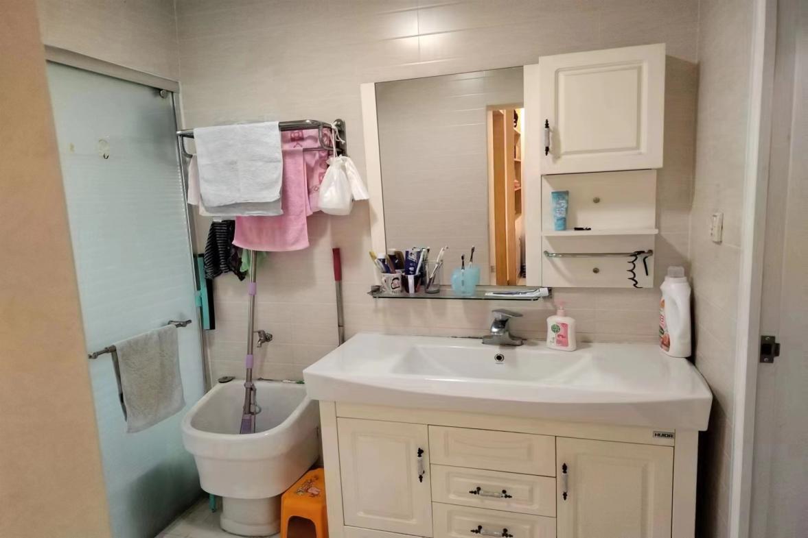 银海公寓  4室2厅2卫    88.0万室内图