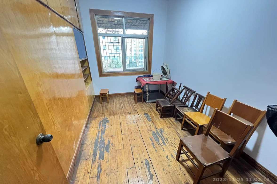 泰山办事处 3室2厅1卫 850.0元/月 泰山办事处 3室2厅1卫 850.0元/月室内图