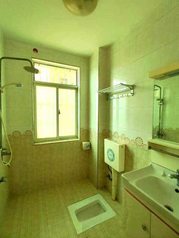 华辰汇景一、二期  3室2厅2卫    1800.0元/月室内图