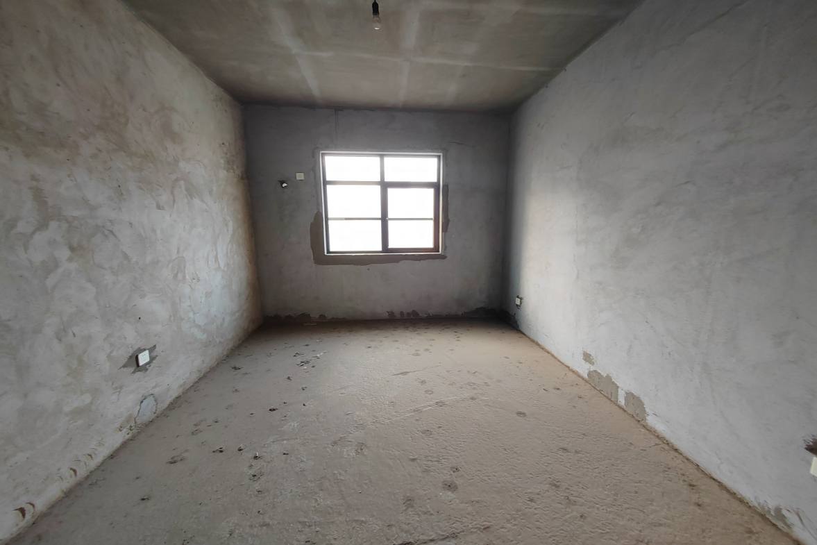 悦江山  4室2厅2卫    70.8万客厅