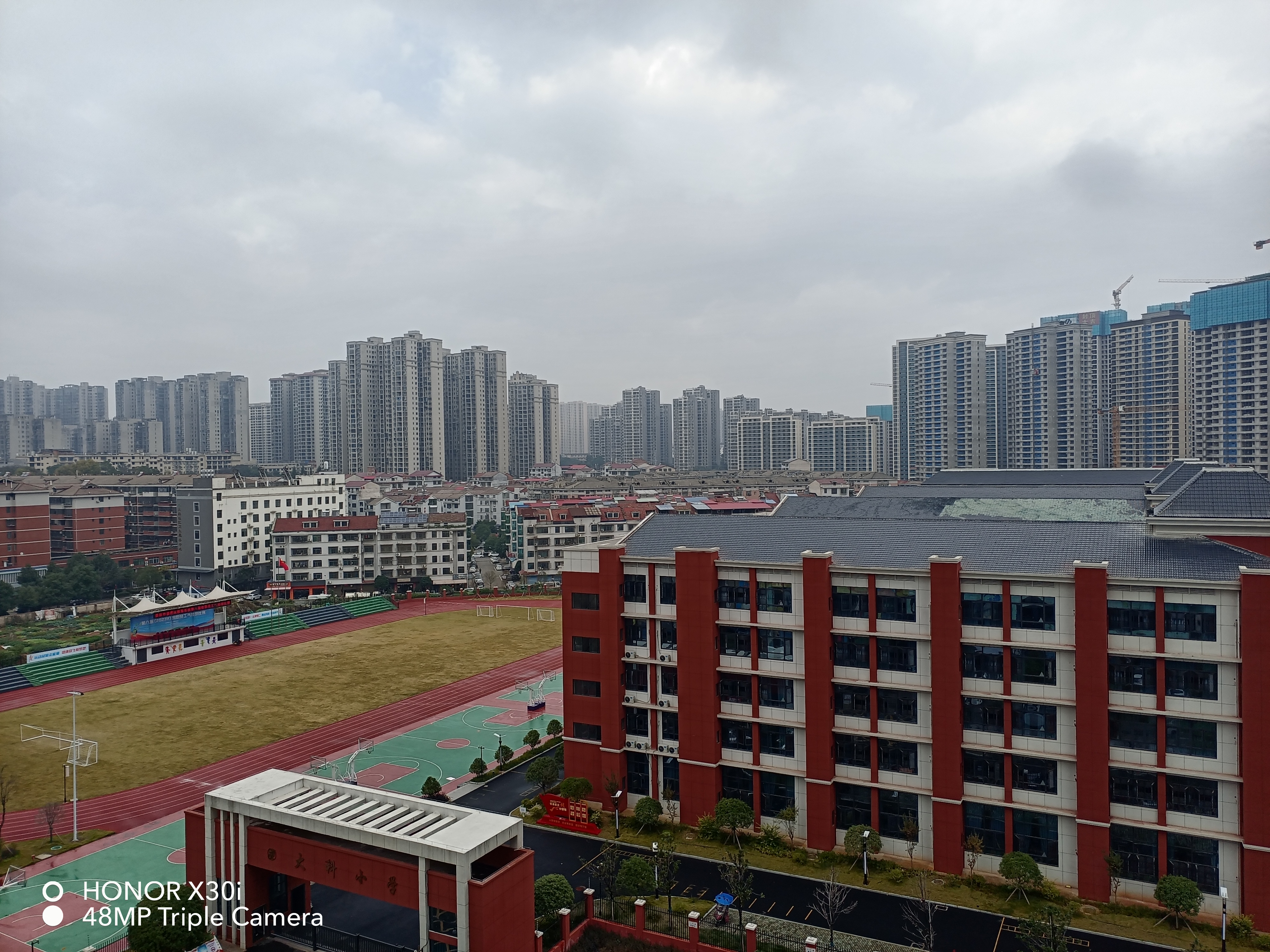 龙凤东宫  3室2厅2卫    90.0万