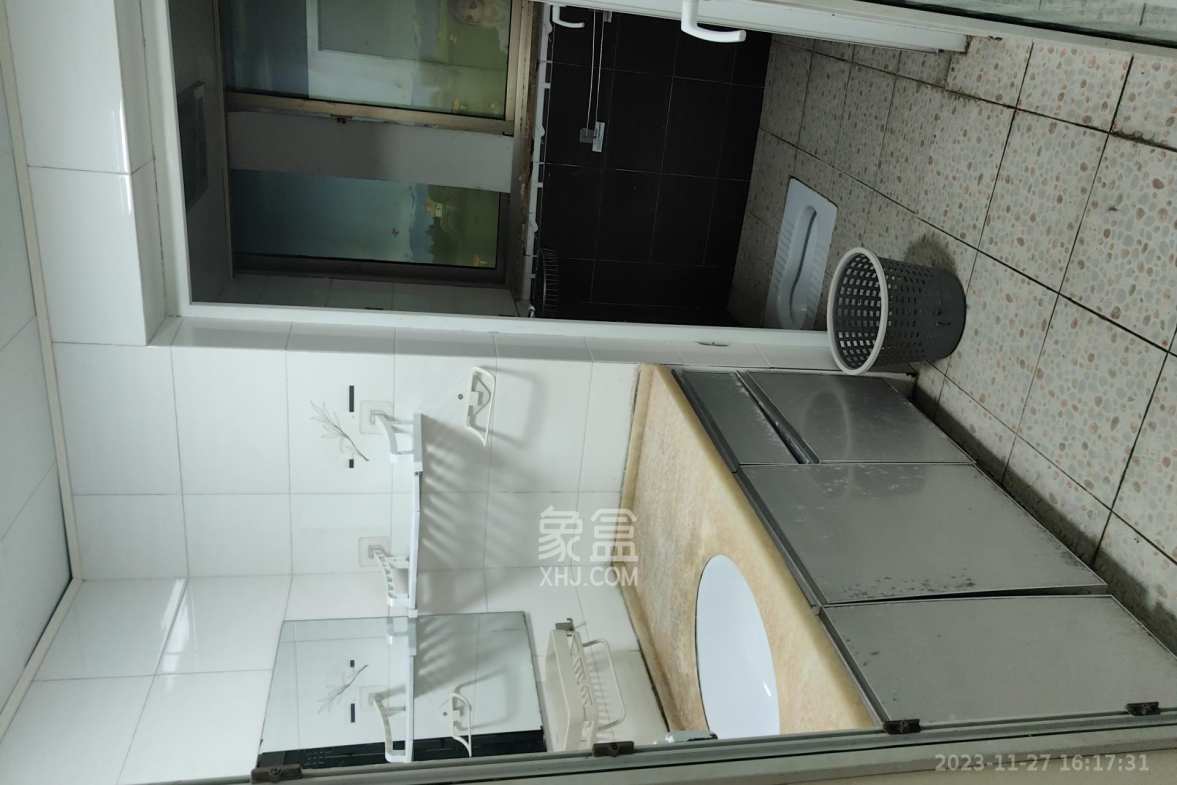 麓谷加州阳光  3室2厅2卫   2800.00元/月室内图
