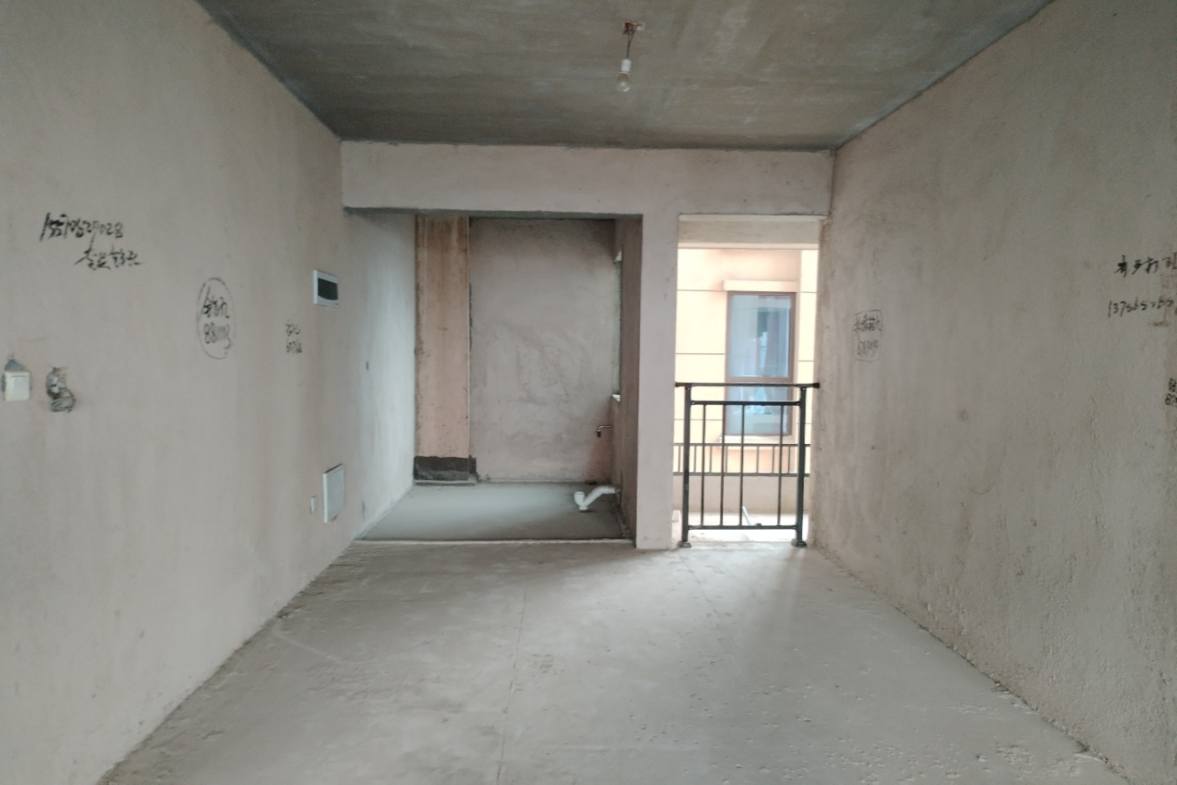 东城幸福里  5室2厅2卫   93.00万室内图1