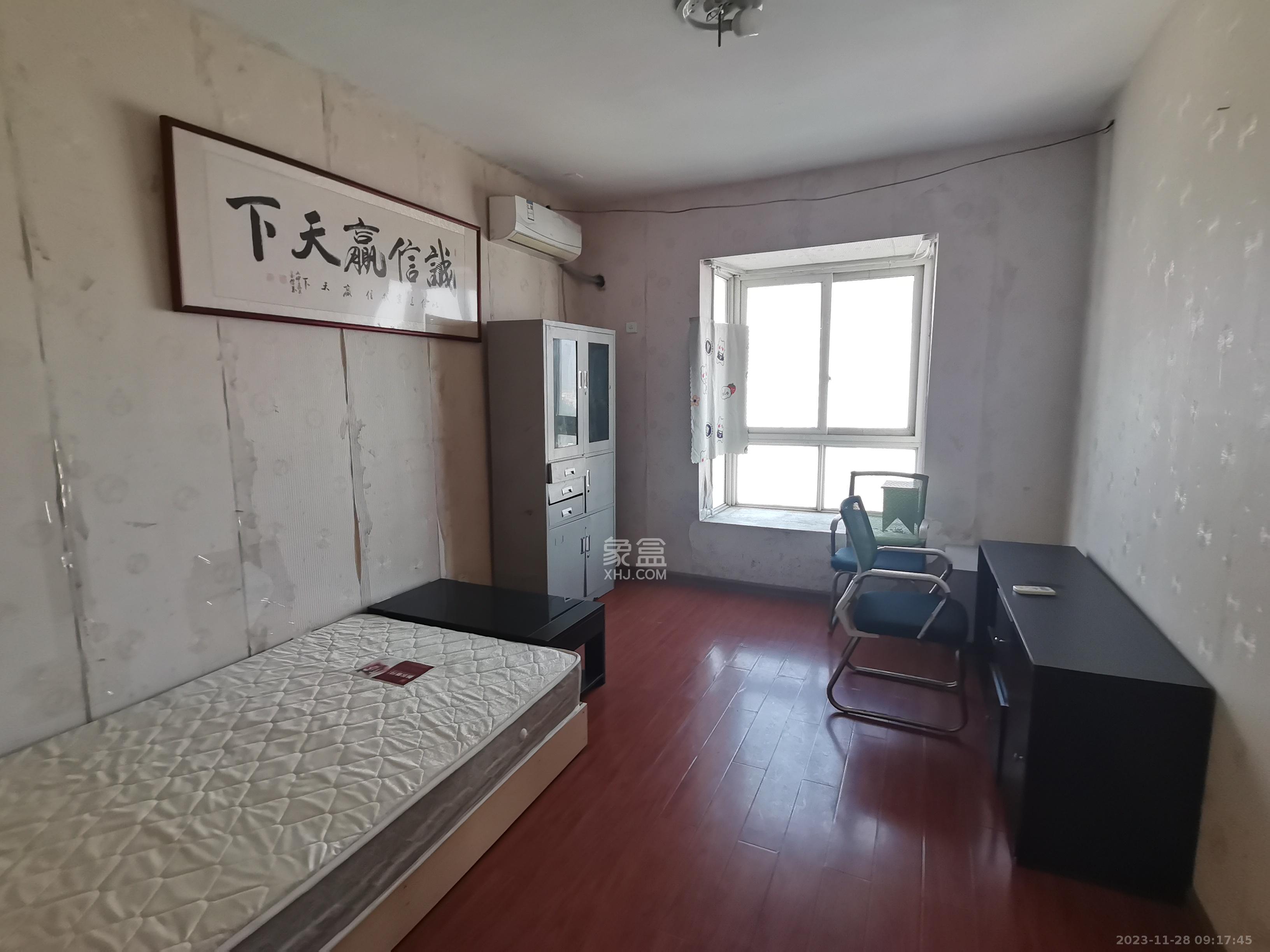 开源鑫阁  4室2厅2卫    2000.0元/月