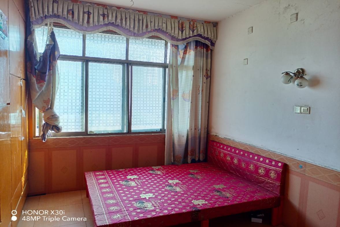 华达机械厂  3室1厅1卫    37.5万客厅