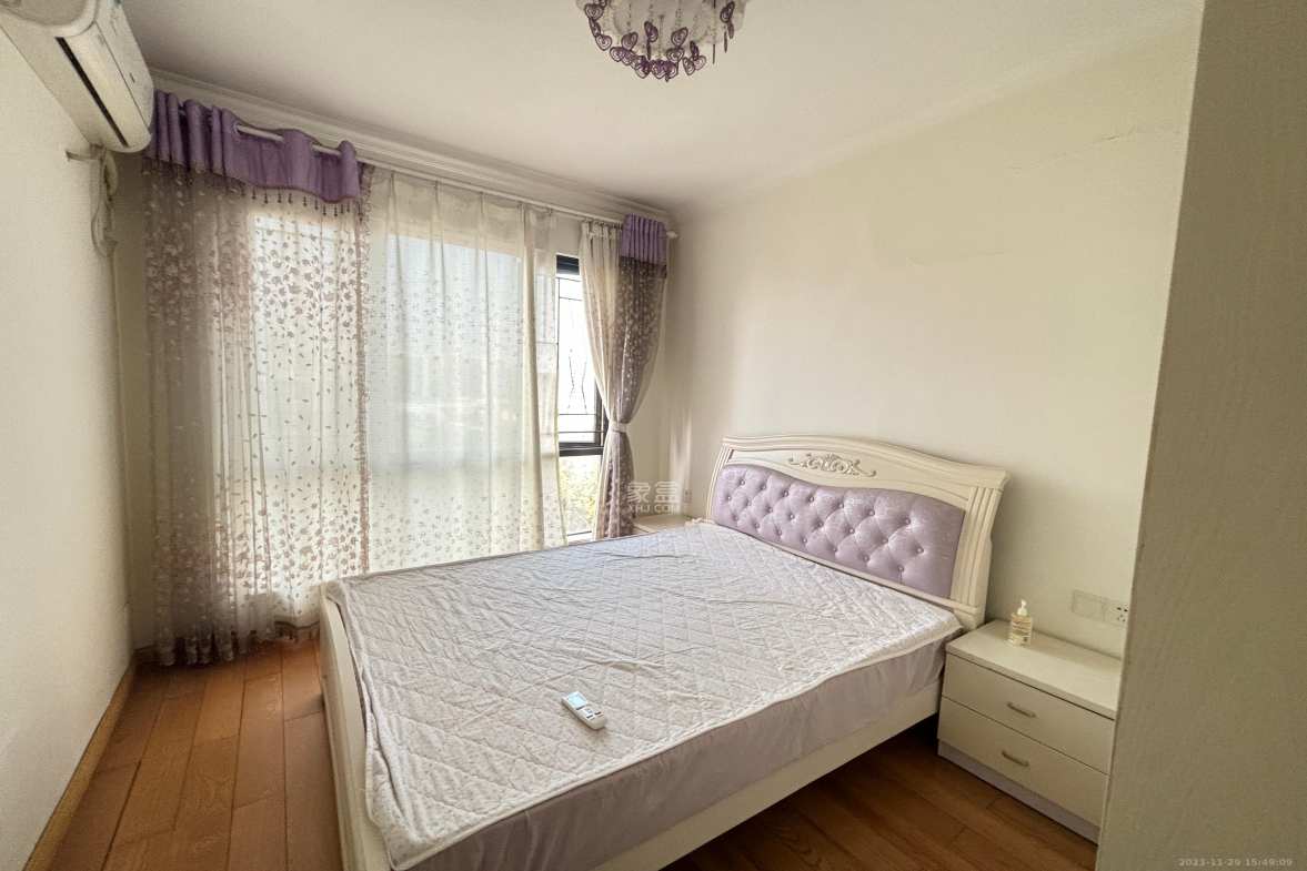 翡翠云天  3室2厅2卫    2000.0元/月室内图