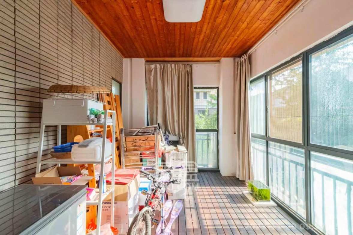 藏珑湖上国际花园  3室2厅2卫    7500.0元/月室内图