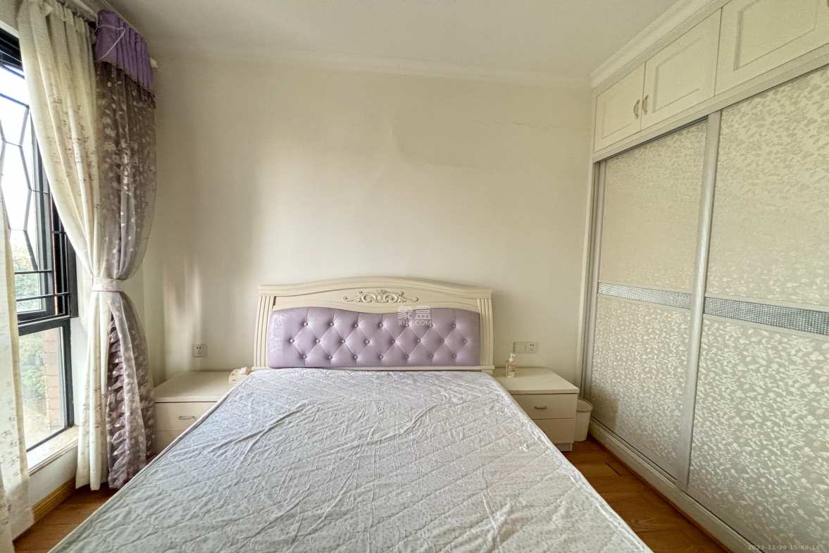 翡翠云天  3室2厅2卫    2000.0元/月室内图