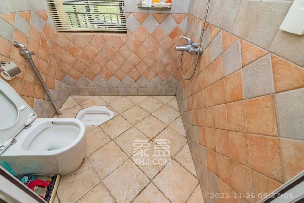 藏珑湖上国际花园  3室2厅2卫   7500.00元/月
