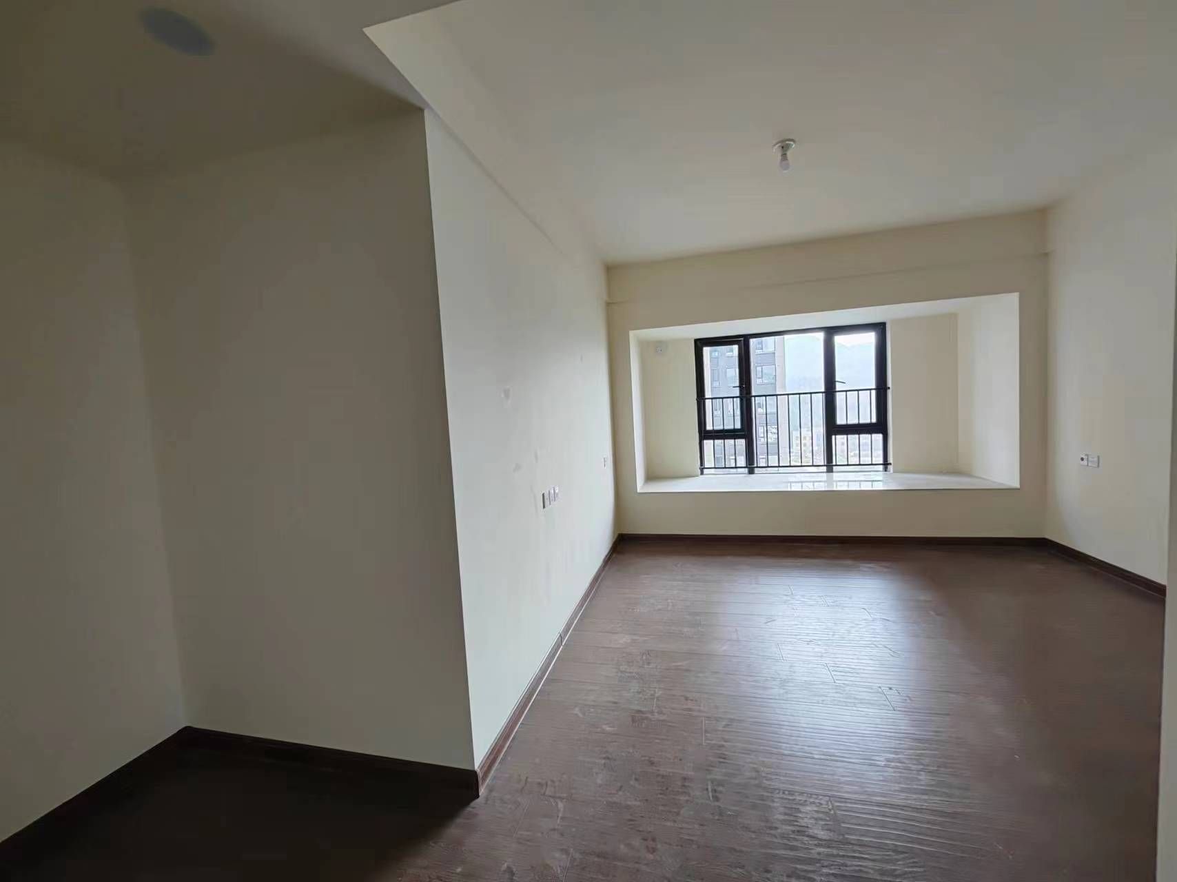 碧桂园翘楚棠  4室2厅2卫    98.0万