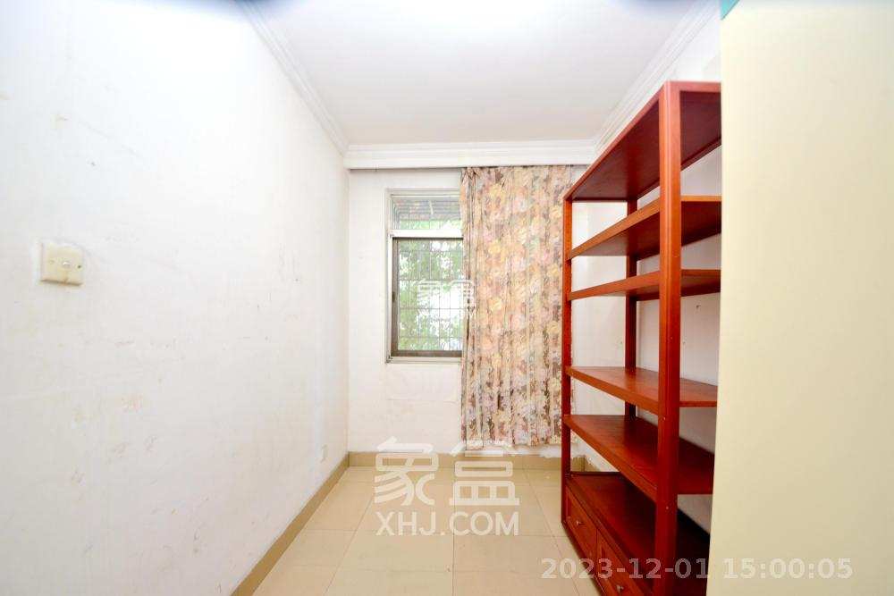 长岭水电八局宿舍  3室2厅1卫    2500.0元/月 长岭水电八局宿舍  3室2厅1卫    2500.0元/月室内图