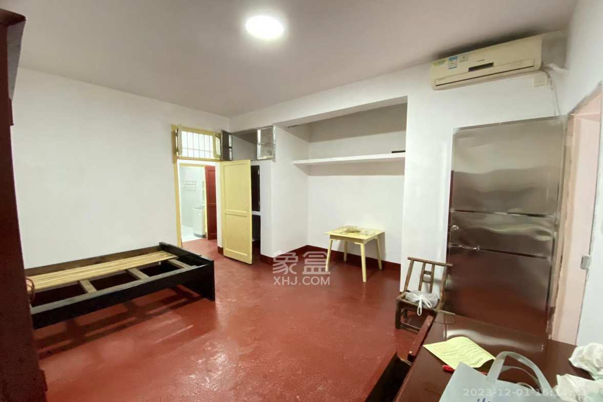 军属新村  1室1厅1卫   1300.00元/月室内图1