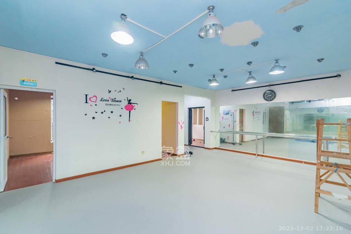 藏珑湖上国际花园 3室2厅2卫 2600.0元/月 藏珑湖上国际花园 3室2厅2卫 2600.0元/月室内图