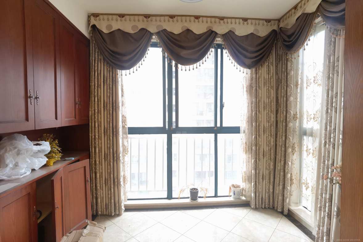 湖景名城  3室2厅2卫    2500.0元/月室内图