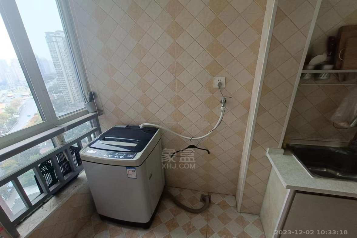 庐山一号  1室1厅1卫   1800.00元/月室内图