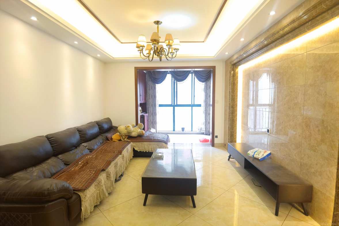 湖景名城  3室2厅2卫    2500.0元/月室内图1