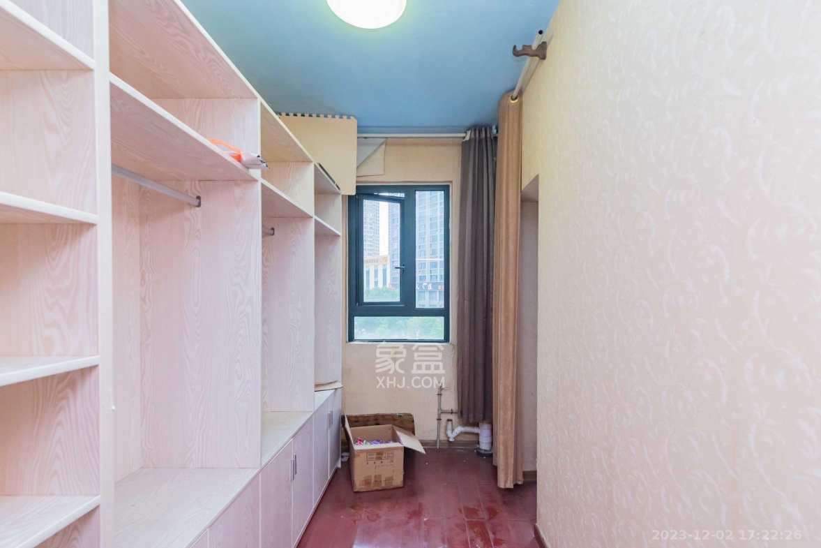 藏珑湖上国际花园 3室2厅2卫 2600.0元/月 藏珑湖上国际花园 3室2厅2卫 2600.0元/月室内图