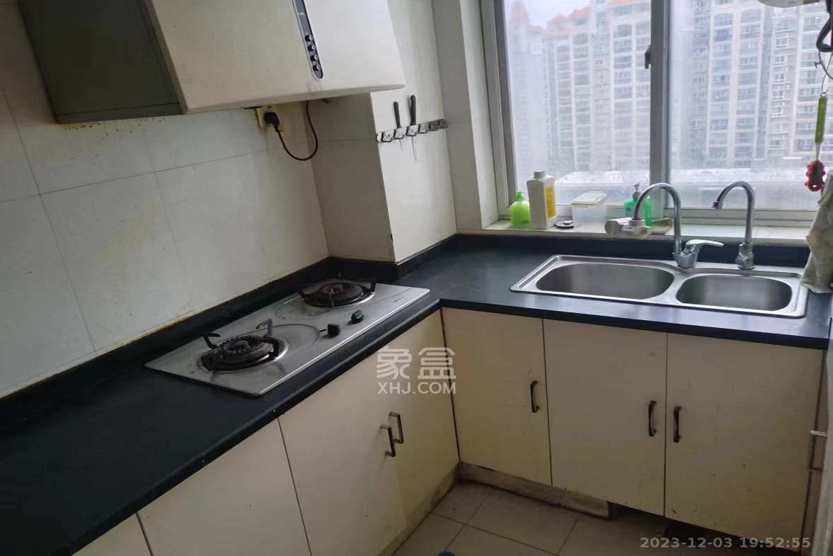 嘉盛华庭(一期、二期、三期) 4室2厅2卫 3500.0元/月 嘉盛华庭(一期、二期、三期) 4室2厅2卫 3500.0元/月室内图