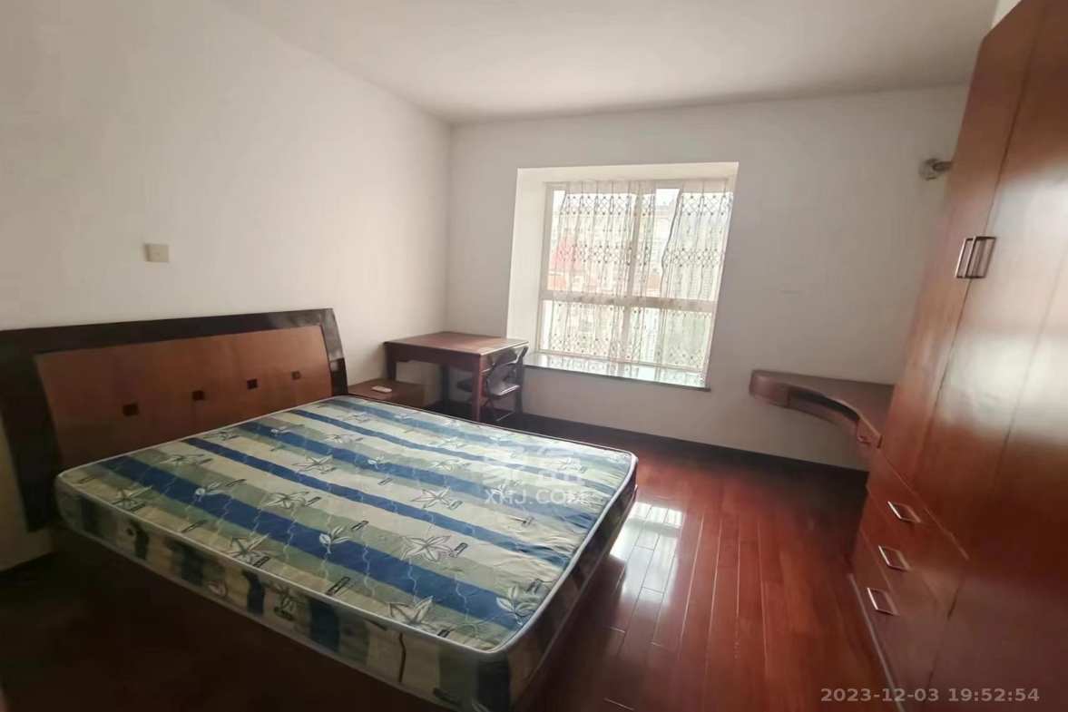 嘉盛华庭(一期、二期、三期) 4室2厅2卫 3500.0元/月 嘉盛华庭(一期、二期、三期) 4室2厅2卫 3500.0元/月室内图