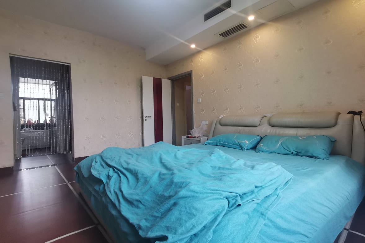 上和世家 4室2厅2卫 100.0万 上和世家 4室2厅2卫 100.0万客厅