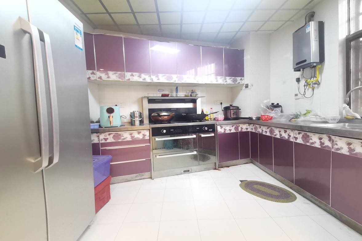 上和世家 4室2厅2卫 100.0万 上和世家 4室2厅2卫 100.0万客厅