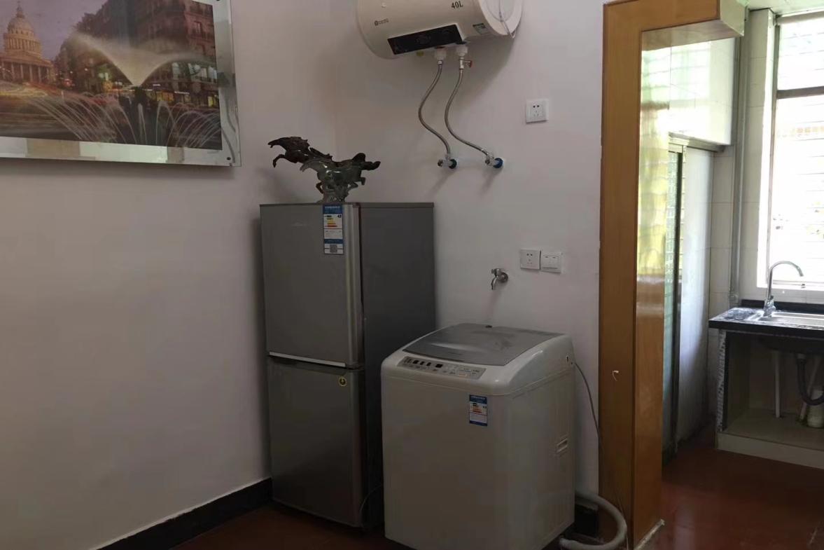 市中心医院家属区  2室1厅1卫    1000.0元/月室内图