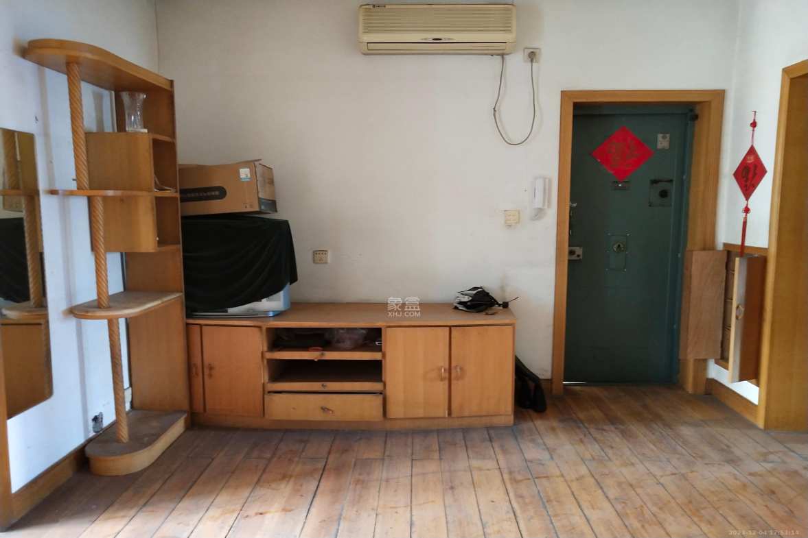 长岭水电八局宿舍  2室1厅1卫    1400.0元/月 长岭水电八局宿舍  2室1厅1卫    1400.0元/月室内图