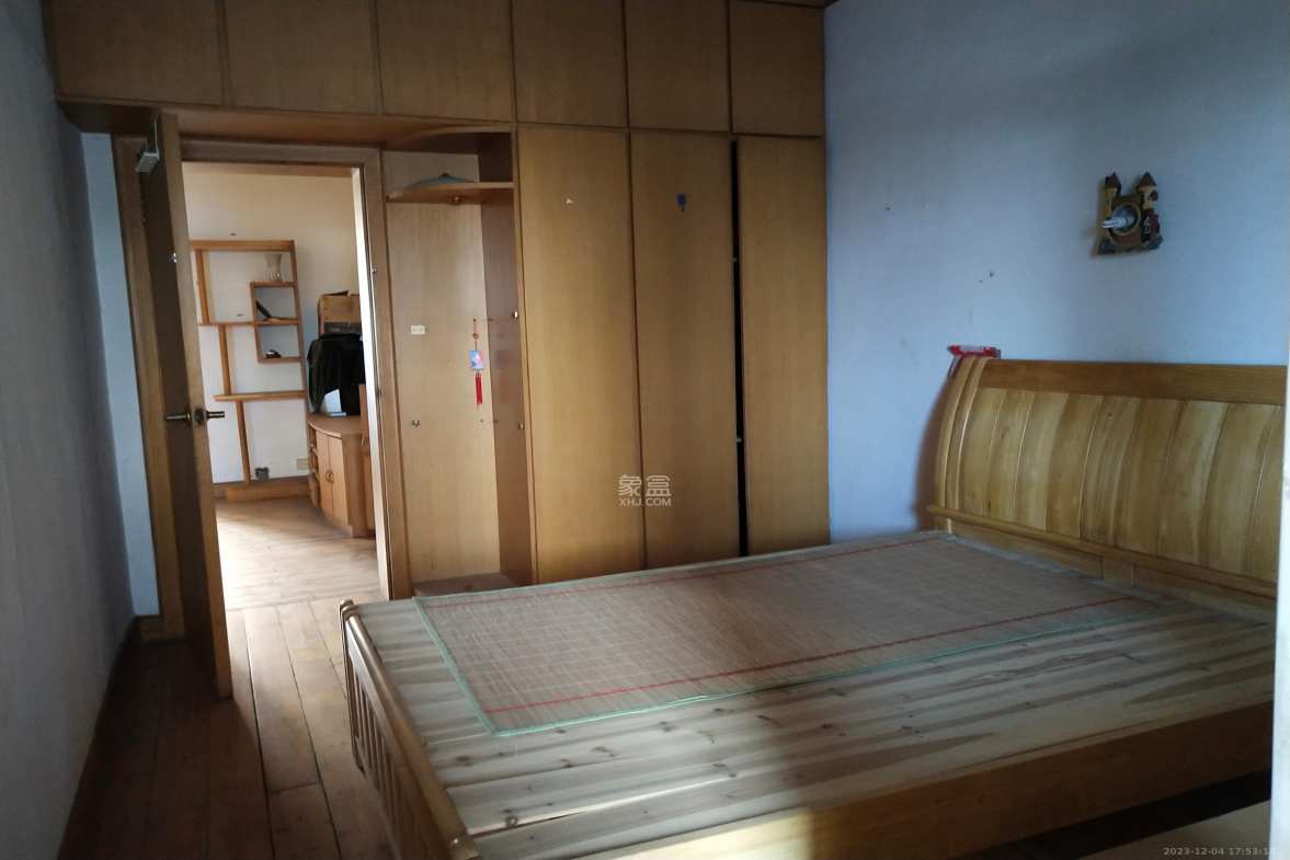 长岭水电八局宿舍  2室1厅1卫    1400.0元/月 长岭水电八局宿舍  2室1厅1卫    1400.0元/月室内图