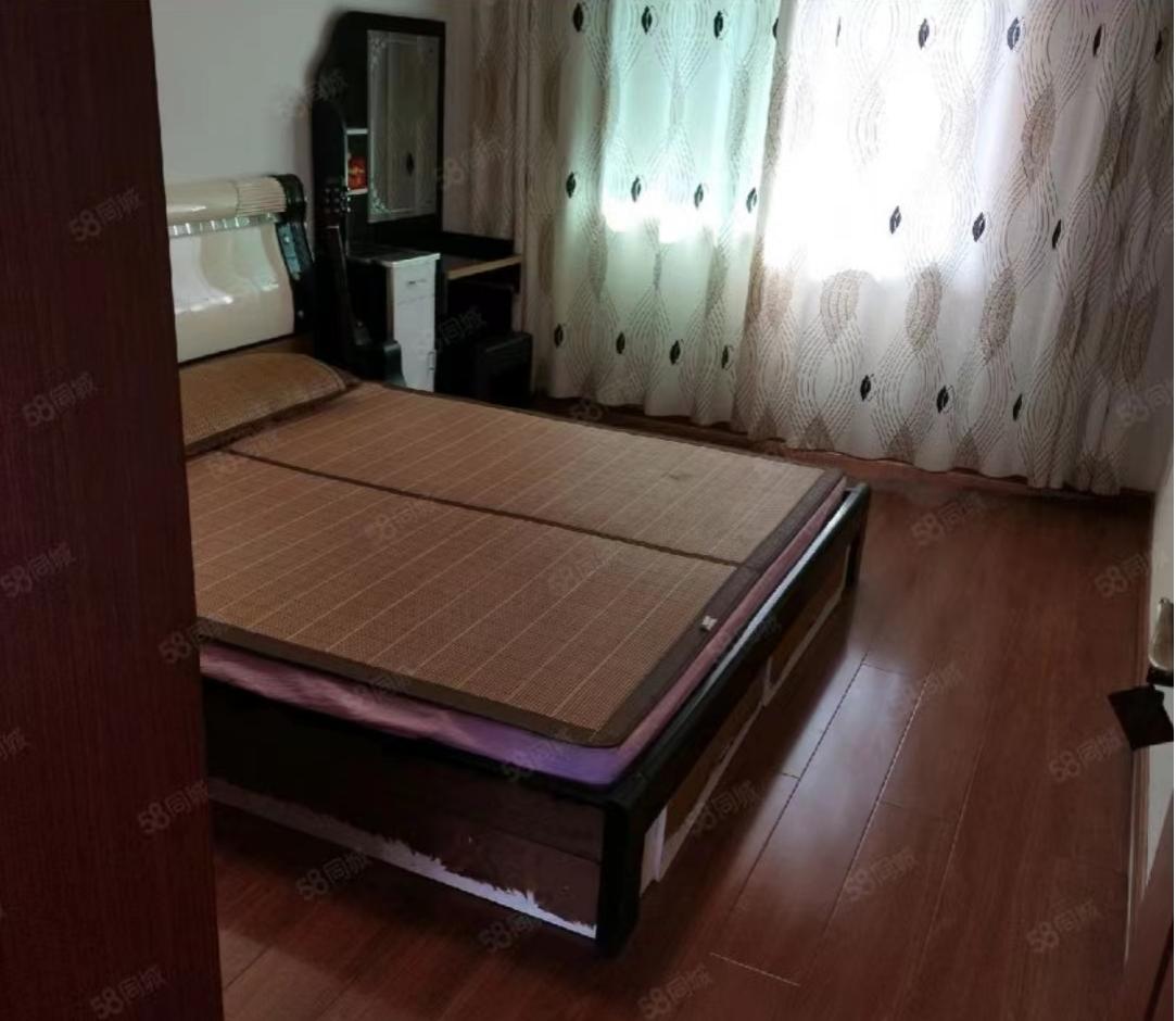 金柘小区  3室2厅1卫   1500.00元/月室内图1