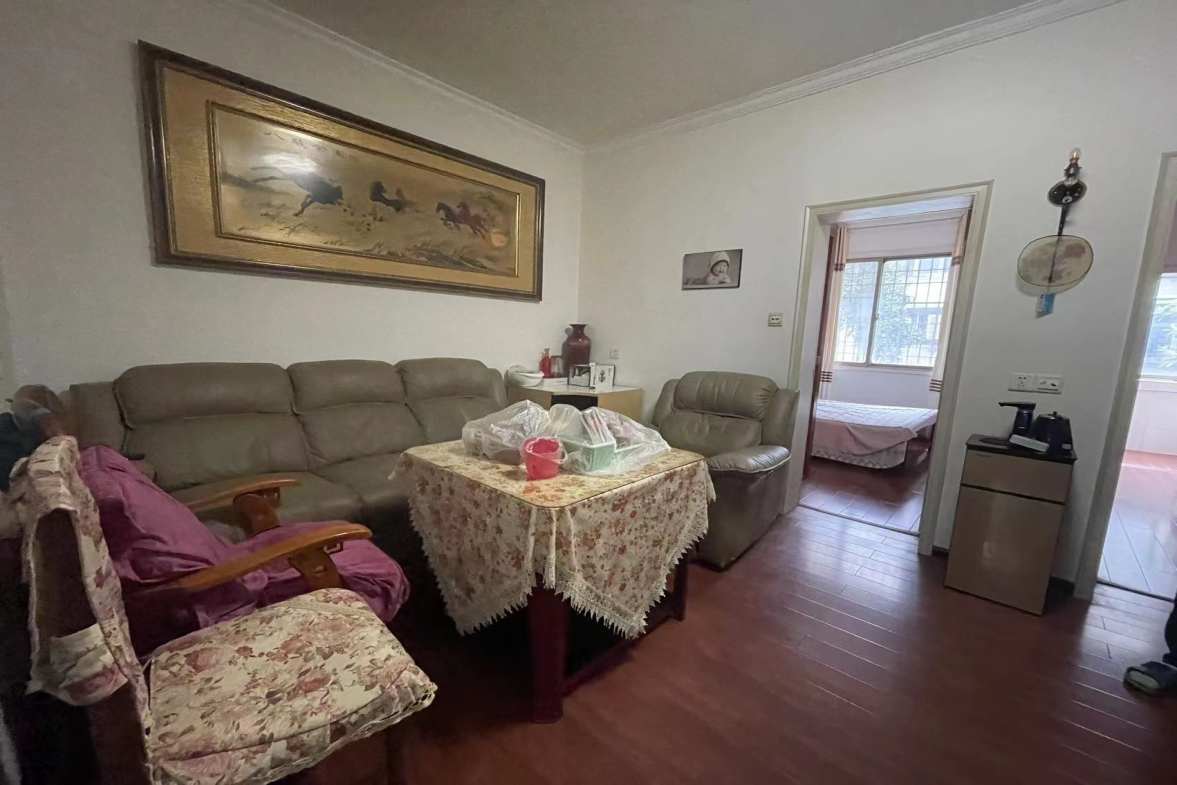 市人大政协机关大院住宅区(老市委) 2室2厅1卫 1200.0元/月 市人大政协机关大院住宅区(老市委) 2室2厅1卫 1200.0元/月室内图