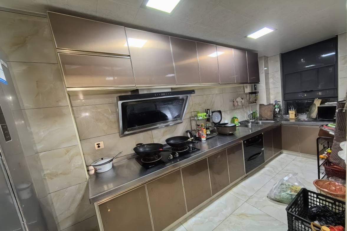 兴通聚德园  3室2厅2卫    78.8万客厅