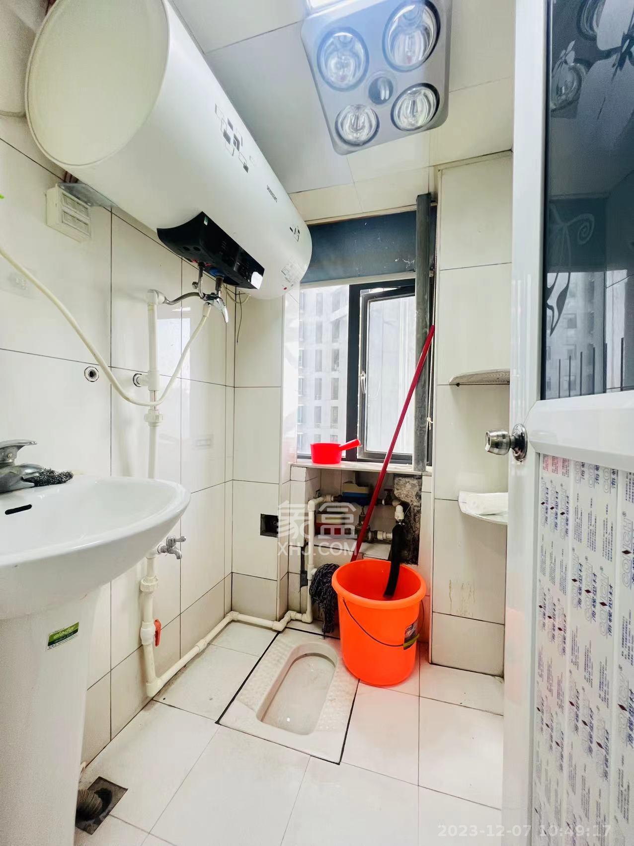 新时代广场  2室2厅1卫    2600.0元/月